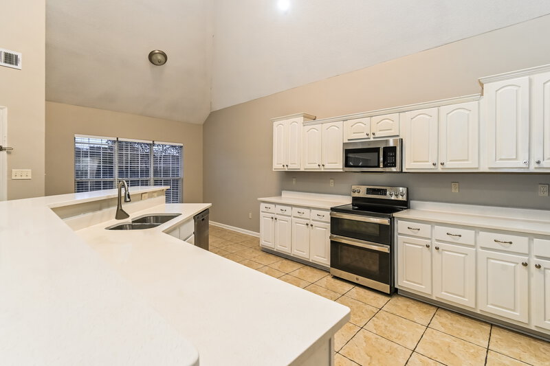 2,035/Mo, 8250 Morning Sun Cv Walls, MS 38680 Kitchen View 2