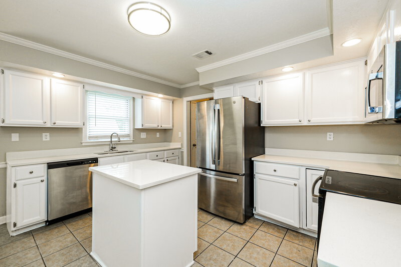 2,485/Mo, 7440 Richmond Rd Memphis, TN 38125 Kitchen View