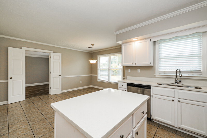 2,485/Mo, 7440 Richmond Rd Memphis, TN 38125 Kitchen View 2