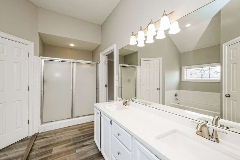 2,485/Mo, 7440 Richmond Rd Memphis, TN 38125 Main Bathroom View 2