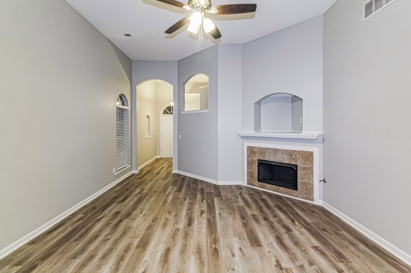 2,100/Mo, 7138 Queens Crown Ct Memphis, TN 38125 Living Room View