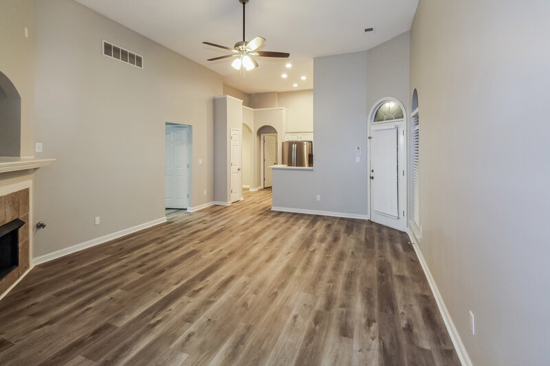 2,100/Mo, 7138 Queens Crown Ct Memphis, TN 38125 Living Room View 2