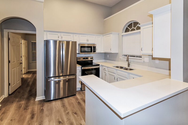 2,100/Mo, 7138 Queens Crown Ct Memphis, TN 38125 Kitchen View 2