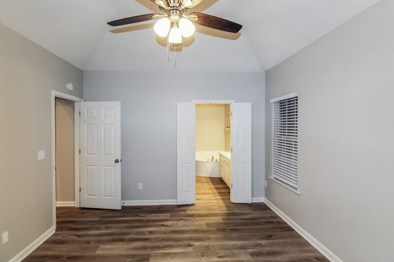 2,100/Mo, 7138 Queens Crown Ct Memphis, TN 38125 Main Bedroom View