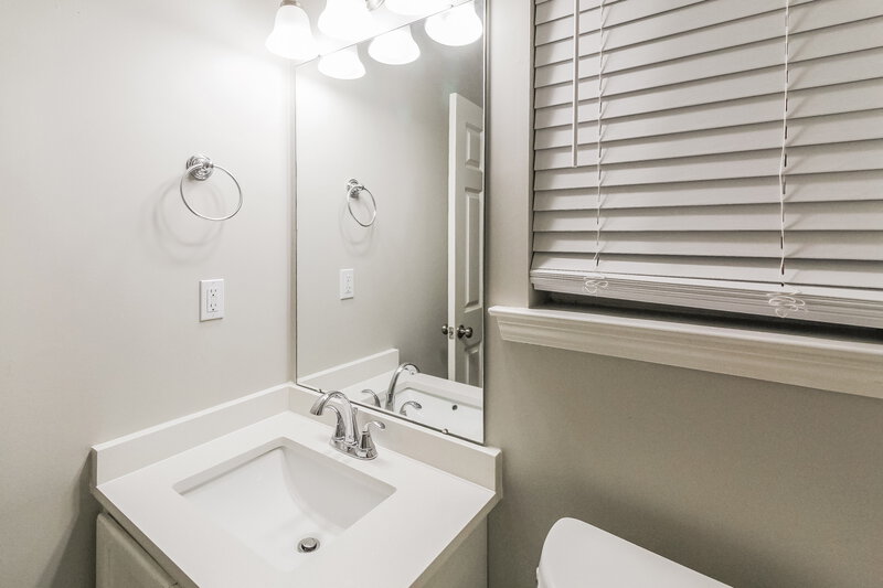 2,100/Mo, 7138 Queens Crown Ct Memphis, TN 38125 Bathroom View