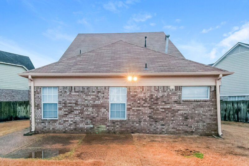 2,100/Mo, 7138 Queens Crown Ct Memphis, TN 38125 Rear View