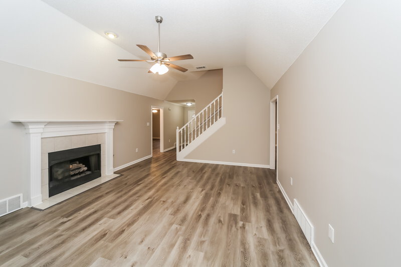 2,245/Mo, 9264 Tamhaven Dr Cordova, TN 38016 Living Room View 2