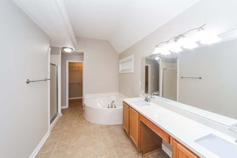 2,245/Mo, 9264 Tamhaven Dr Cordova, TN 38016 Main Bathroom View