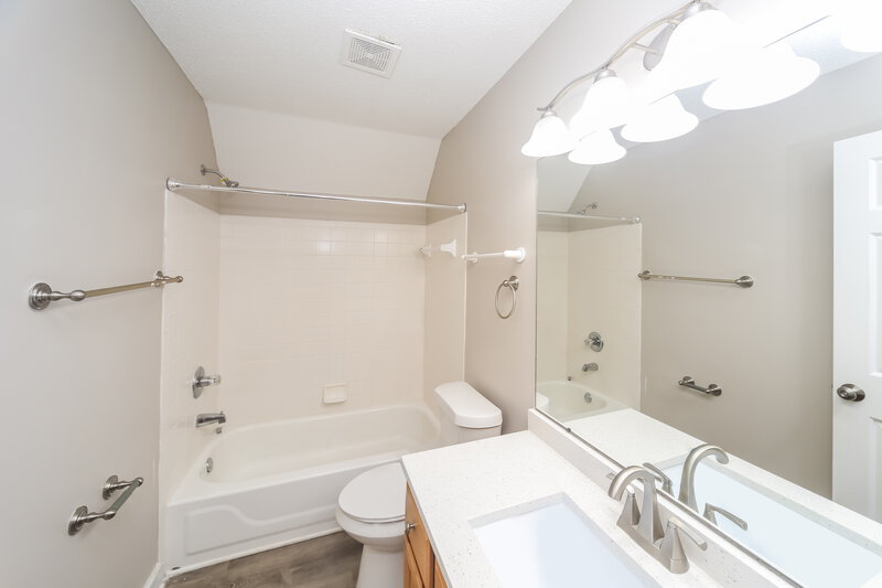2,245/Mo, 9264 Tamhaven Dr Cordova, TN 38016 Bathroom View