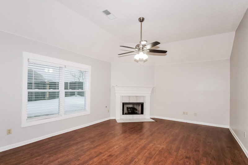 1,965/Mo, 1960 E Chimneyrock Blvd Cordova, TN 38016 Living Room View