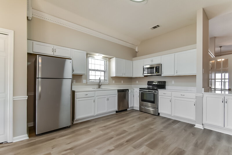 2,005/Mo, 2025 Westbriar Dr Cordova, TN 38016 Kitchen View 2