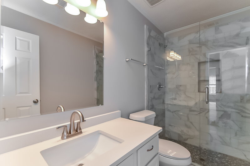 2,005/Mo, 2025 Westbriar Dr Cordova, TN 38016 Main Bathroom View