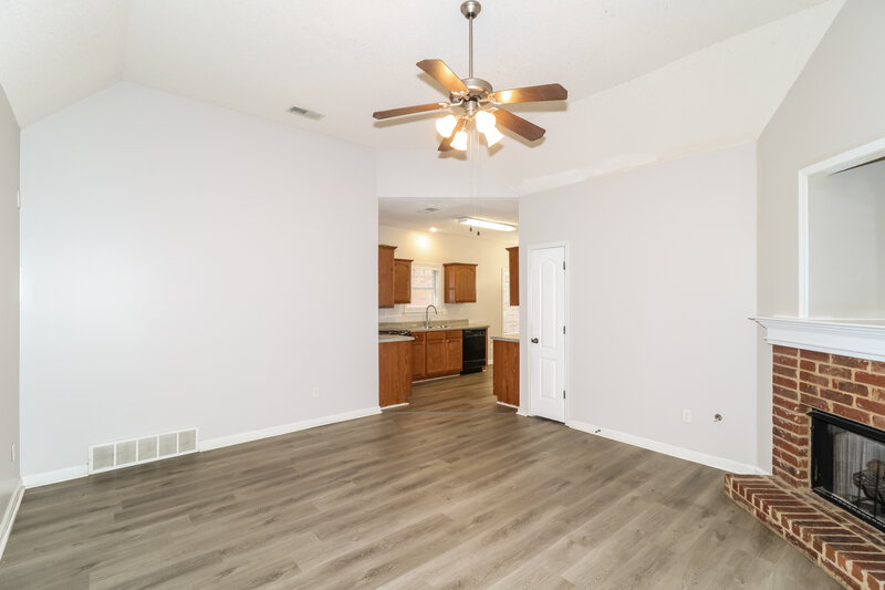 1,675/Mo, 9134 Cinderhill Cv E Cordova, TN 38016 Living Room View