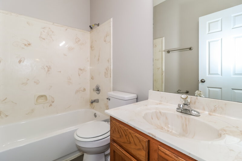 1,675/Mo, 9134 Cinderhill Cv E Cordova, TN 38016 Bathroom View