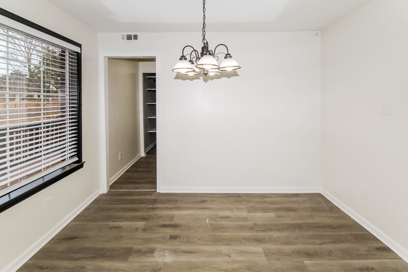 2,050/Mo, 4274 Bienville Rd Nesbit, MS 38651 Dining Room View 2