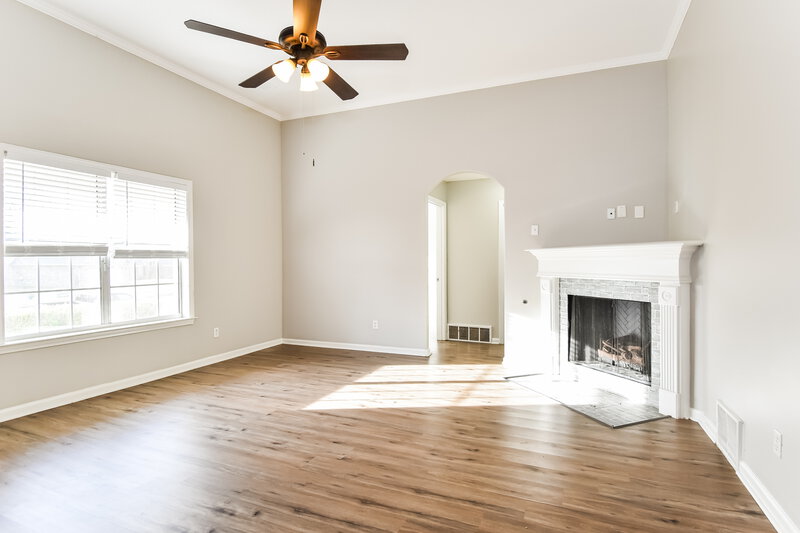 1,875/Mo, 184 Pebble Creek Cv E Hernando, MS 38632 Living Room View 2