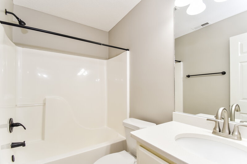1,875/Mo, 184 Pebble Creek Cv E Hernando, MS 38632 Bathroom View