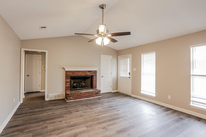1,610/Mo, 7337 Thistledown Cv Southaven, MS 38671 Living Room View 2