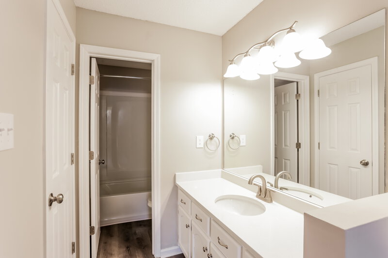 1,610/Mo, 7337 Thistledown Cv Southaven, MS 38671 Bathroom View