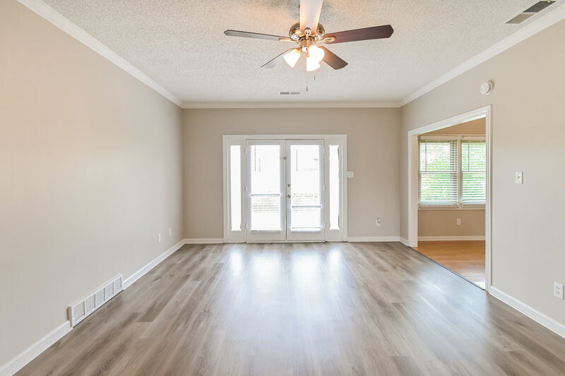 2,200/Mo, 4463 Whispering Bend Dr Memphis, TN 38125 Living Room View