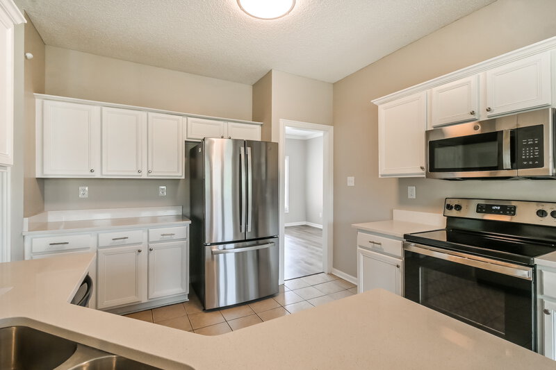 2,200/Mo, 4463 Whispering Bend Dr Memphis, TN 38125 Kitchen View