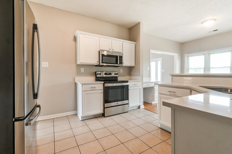 2,200/Mo, 4463 Whispering Bend Dr Memphis, TN 38125 Kitchen View 2