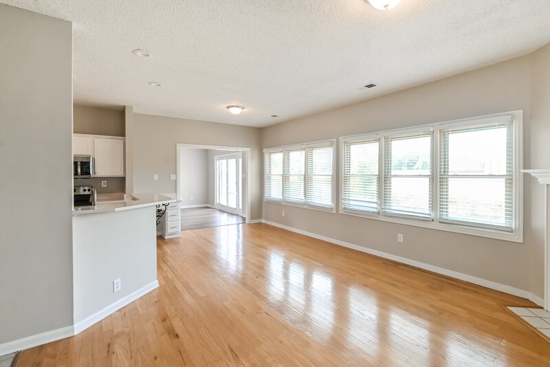 2,200/Mo, 4463 Whispering Bend Dr Memphis, TN 38125 Family Room View
