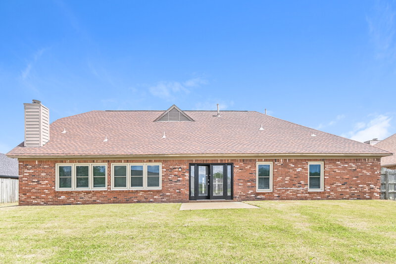 2,200/Mo, 4463 Whispering Bend Dr Memphis, TN 38125 Rear View