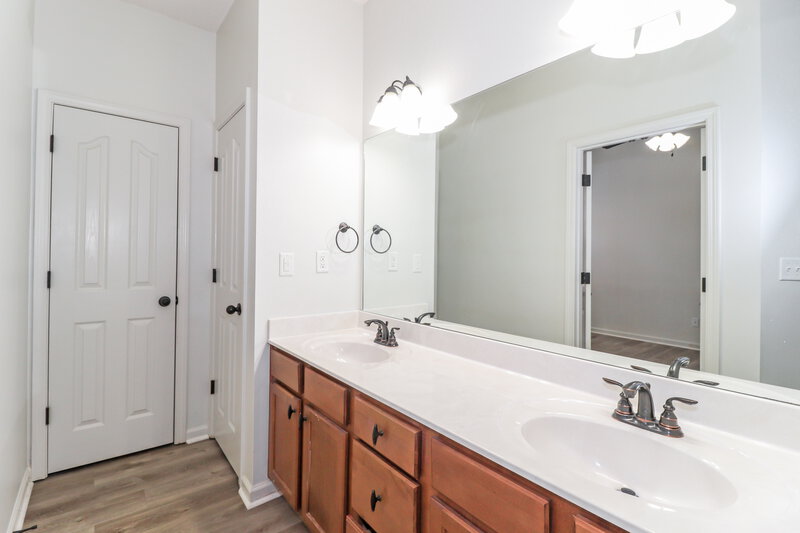 2,375/Mo, 12370 Strong Heart Trl Arlington, TN 38002 Bathroom View