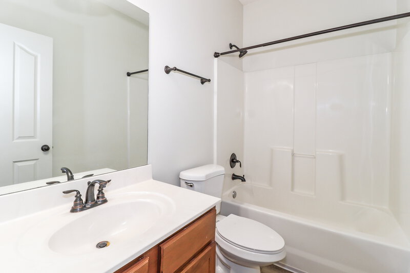 2,375/Mo, 12370 Strong Heart Trl Arlington, TN 38002 Bathroom View 2