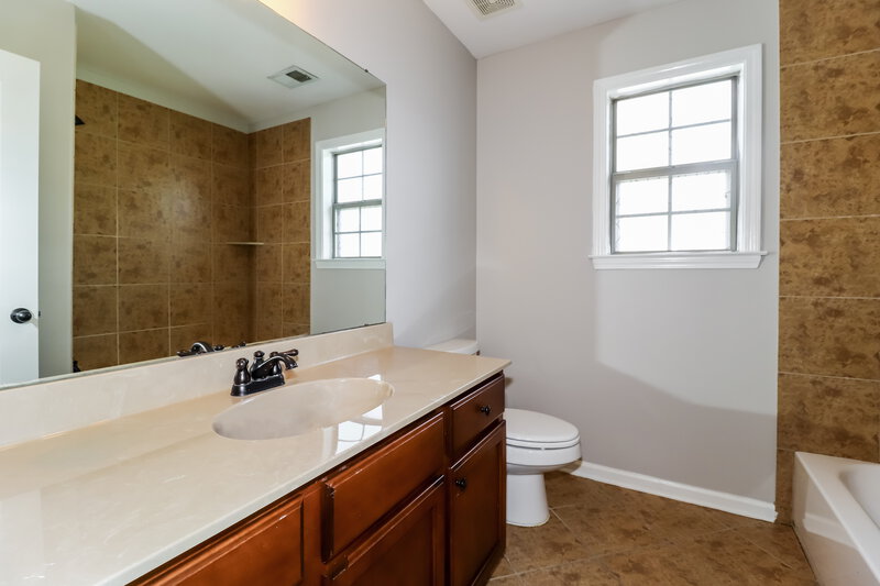 2,015/Mo, 6857 Lagrange Pines Rd Cordova, TN 38018 Bathroom View