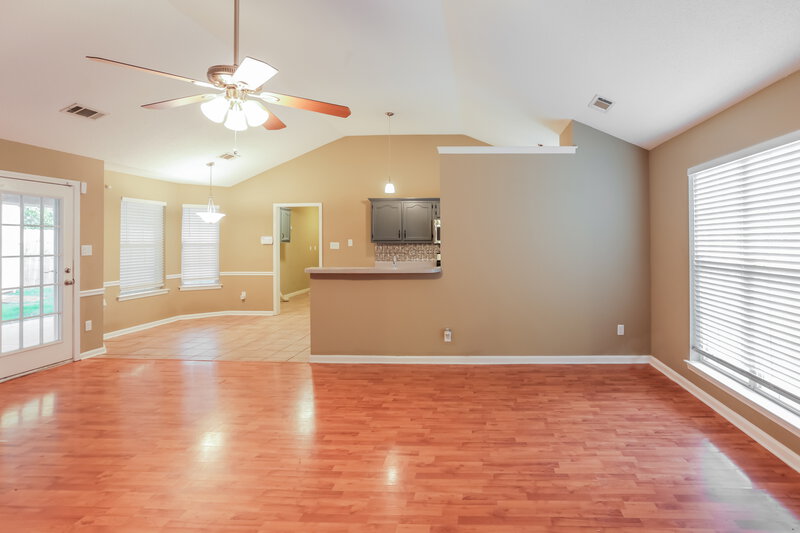 2,115/Mo, 7632 Woodshire Dr Horn Lake, MS 38637 Living Room View