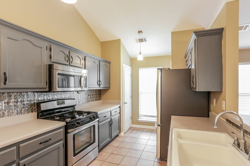 2,115/Mo, 7632 Woodshire Dr Horn Lake, MS 38637 Kitchen View