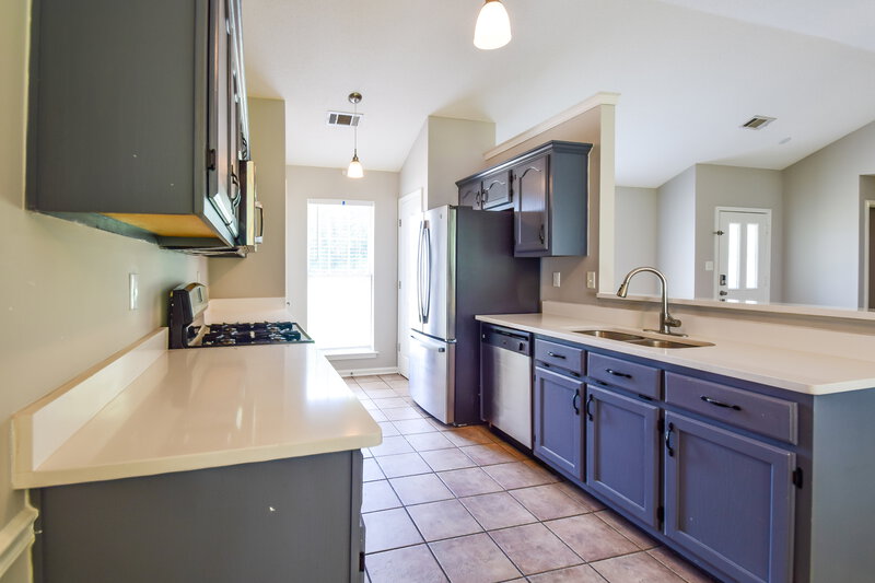 2,045/Mo, 7632 Woodshire Dr Horn Lake, MS 38637 Kitchen View 2