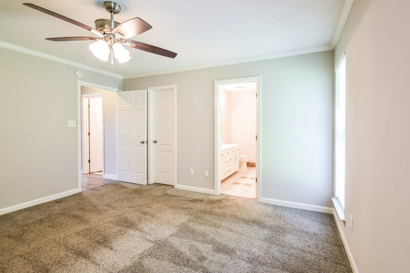 2,045/Mo, 7632 Woodshire Dr Horn Lake, MS 38637 Main Bedroom View 3