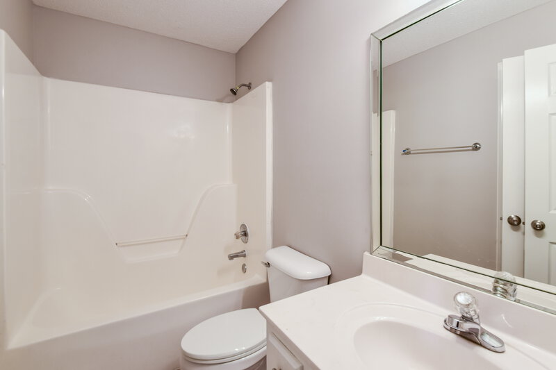 2,045/Mo, 7632 Woodshire Dr Horn Lake, MS 38637 Bathroom View