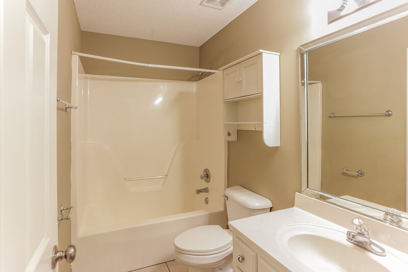 2,115/Mo, 7632 Woodshire Dr Horn Lake, MS 38637 Bathroom View