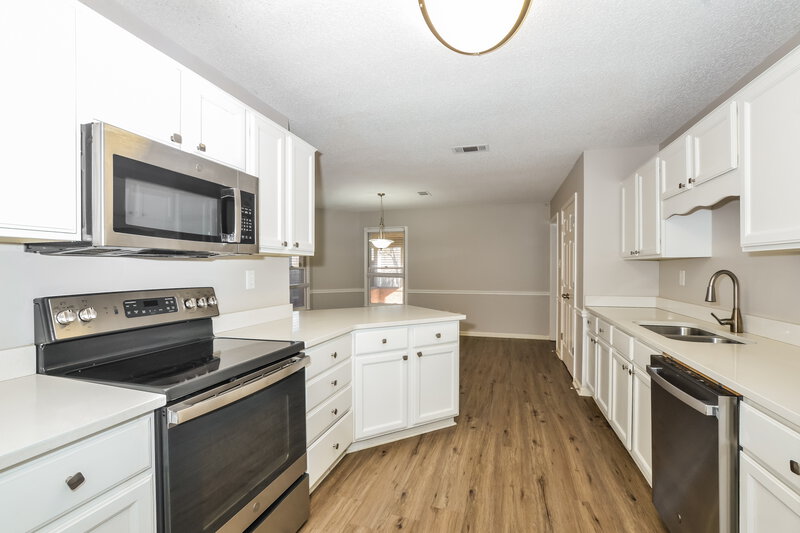 1,870/Mo, 1506 Appling Wood Cv S Cordova, TN 38016 Kitchen View 2