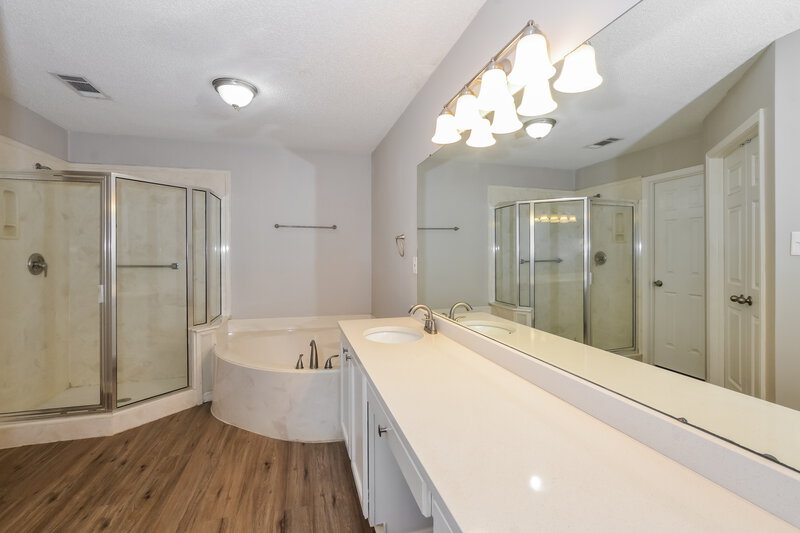 1,870/Mo, 1506 Appling Wood Cv S Cordova, TN 38016 Main Bathroom View