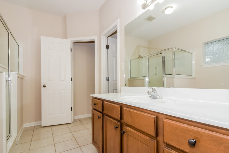 2,140/Mo, 1278 Jackson Pond Cir Cordova, TN 38018 Main Bathroom View