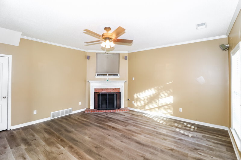 2,235/Mo, 8662 Rogers Park Ave Cordova, TN 38016 Living Room View 2