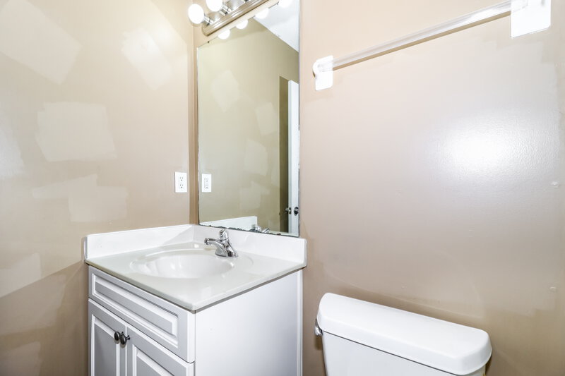 2,235/Mo, 8662 Rogers Park Ave Cordova, TN 38016 Bathroom View