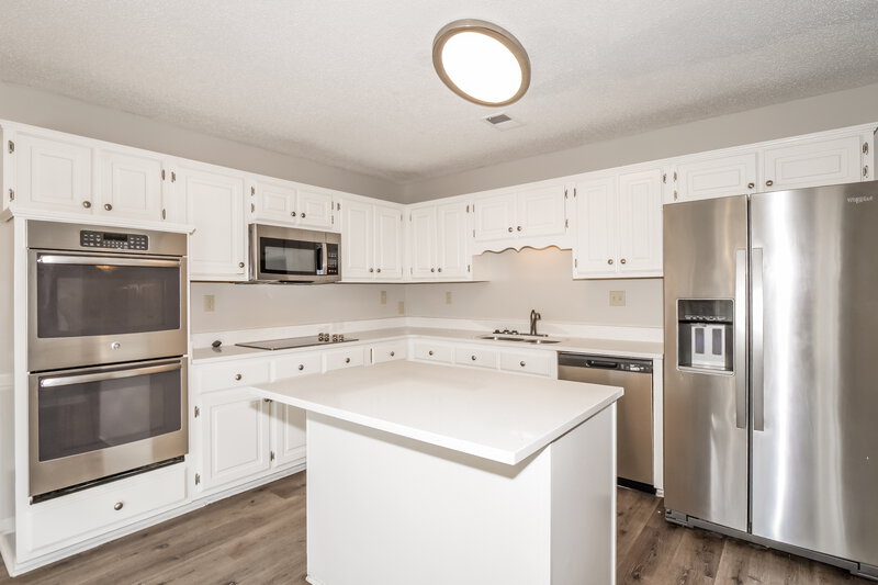 2,175/Mo, 1981 Dartford Cove Cordova, TN 38016 Kitchen View