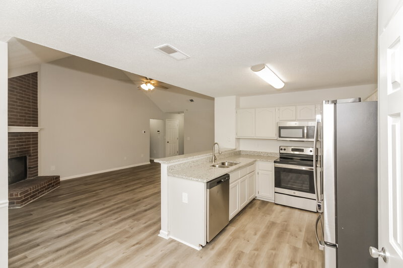 1,700/Mo, 5442 Fernglen St Memphis, TN 38141 Kitchen View 2