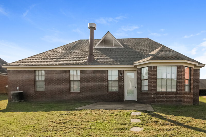 1,700/Mo, 5442 Fernglen St Memphis, TN 38141 Rear View