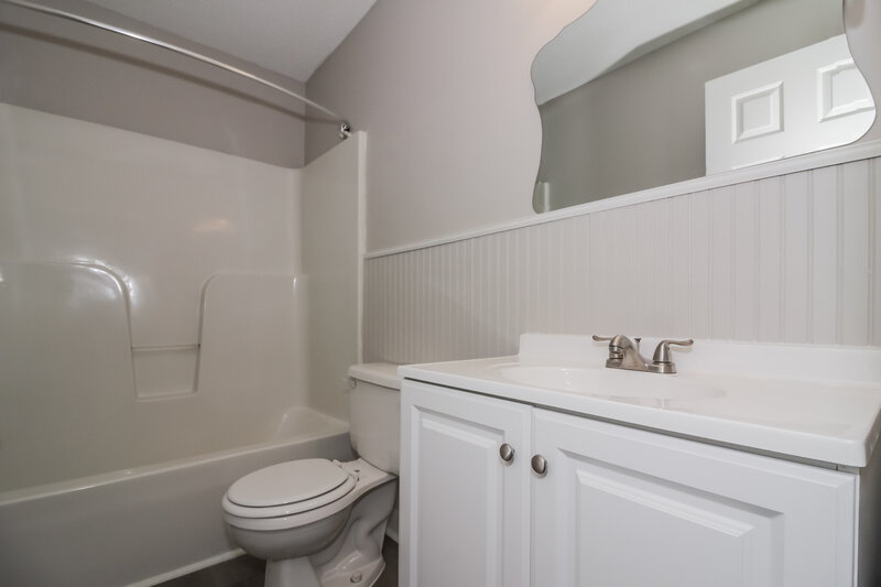 1,675/Mo, 7173 Amberly Way Dr Cordova, TN 38018 Bathroom View