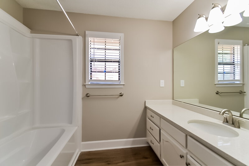 3,570/Mo, 1937 Pecan Meadows Southaven, MS 38671 Main Bathroom View