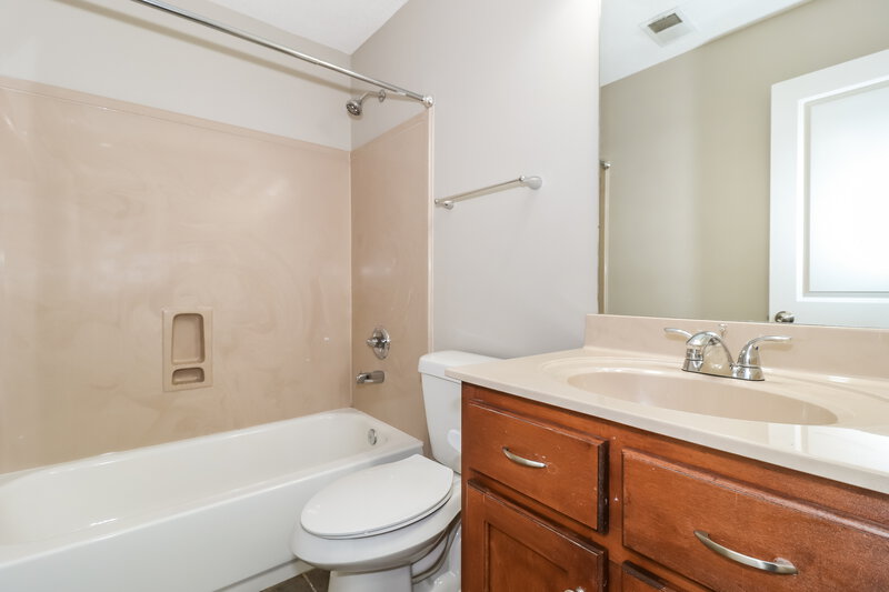 1,900/Mo, 65 Sweet Leaf Ln Oakland, TN 38060 Bathroom View