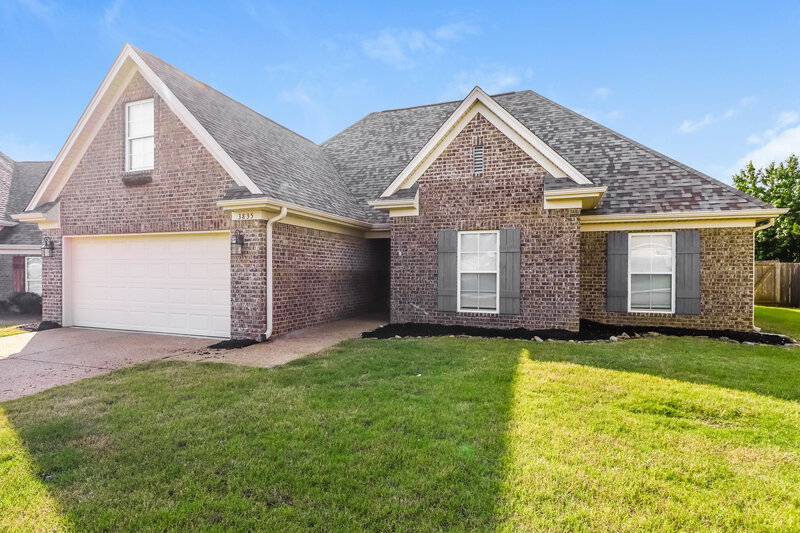2,195/Mo, 3835 Dawnwood Cir W Southaven, MS 38672 Front View