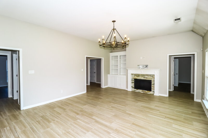 2,195/Mo, 3835 Dawnwood Cir W Southaven, MS 38672 Living Room View 2